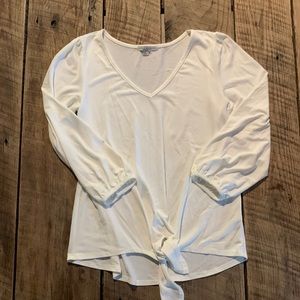 Green Envelope puff sleeve white top. Front knot. V neck